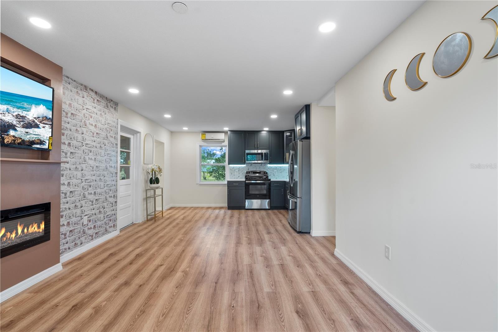 COUNTRY CLUB ESTATES - Residential
