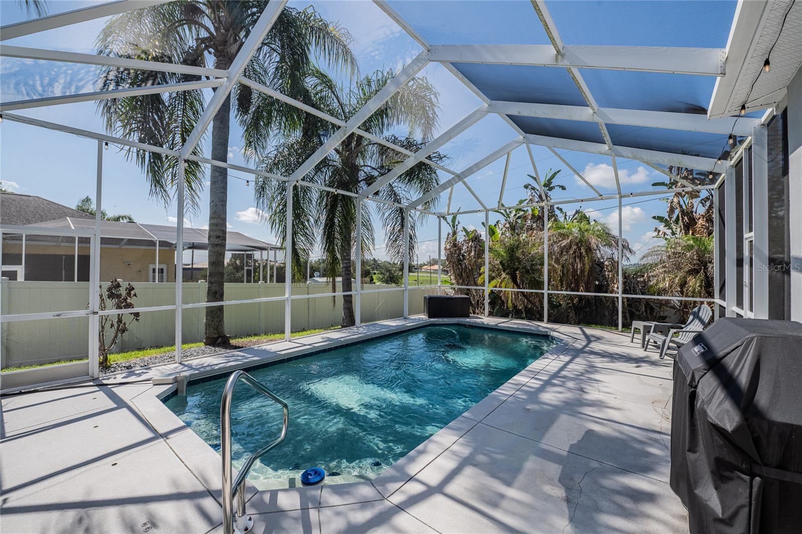 CHARLOMA - Residential
