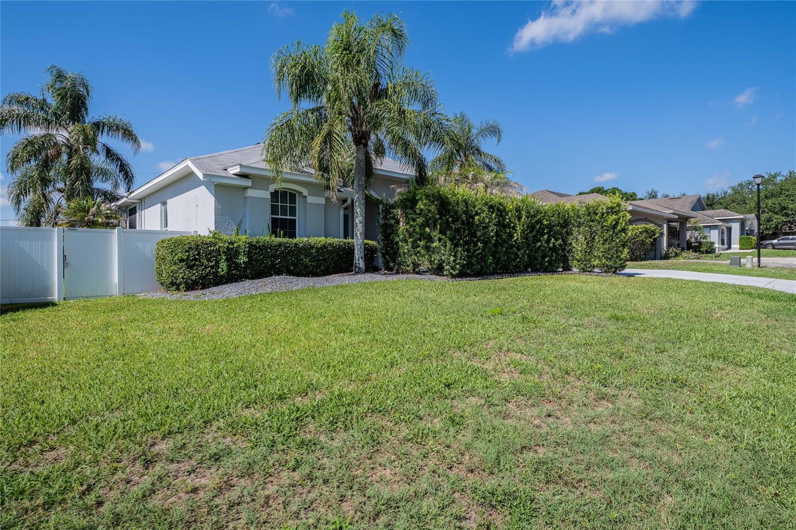 CHARLOMA - Residential