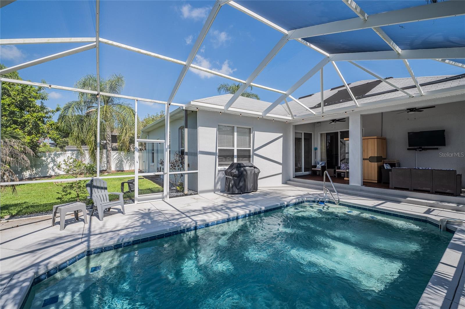 CHARLOMA - Residential