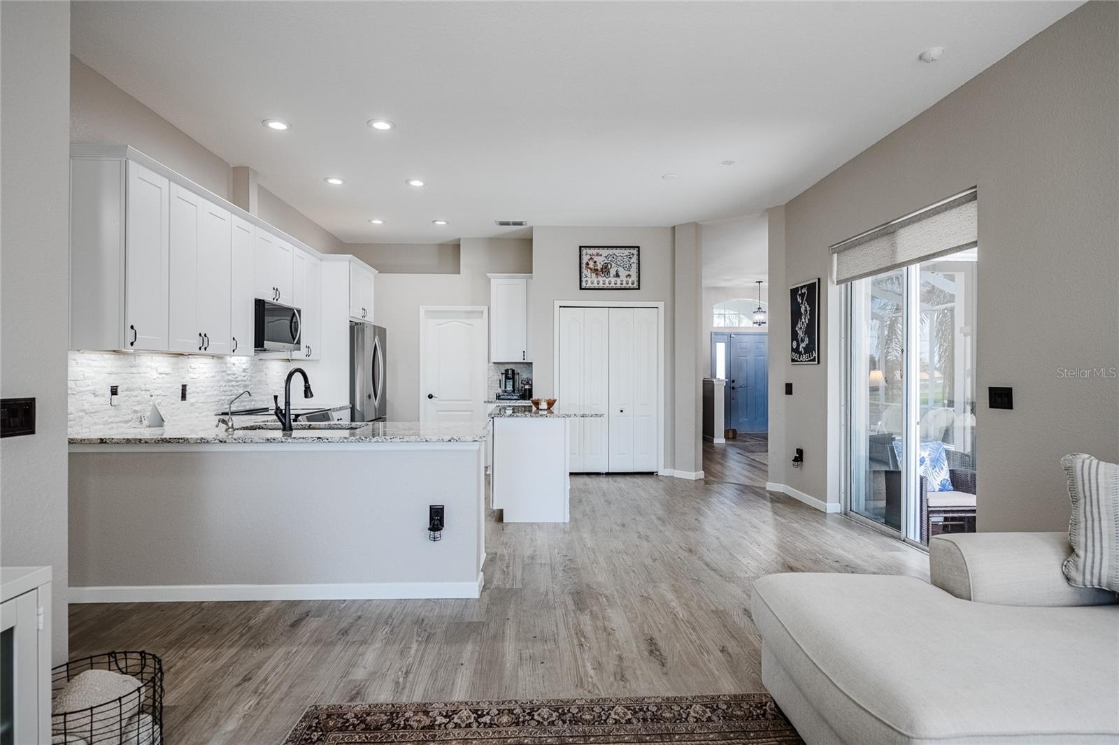 CHARLOMA - Residential
