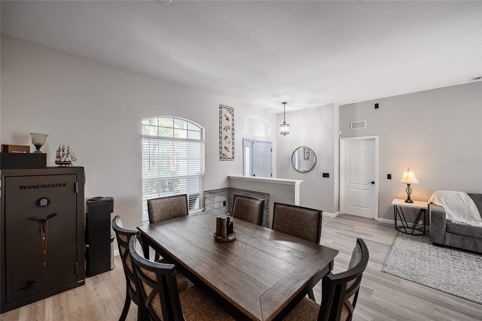 CHARLOMA - Residential