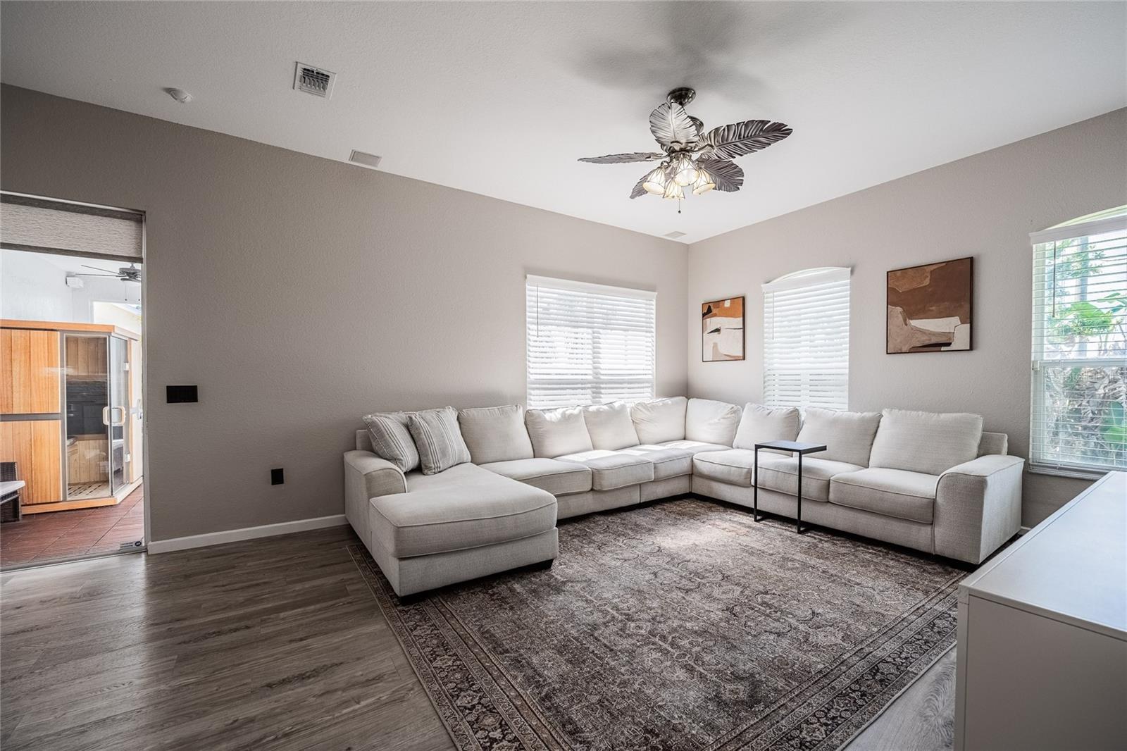 CHARLOMA - Residential