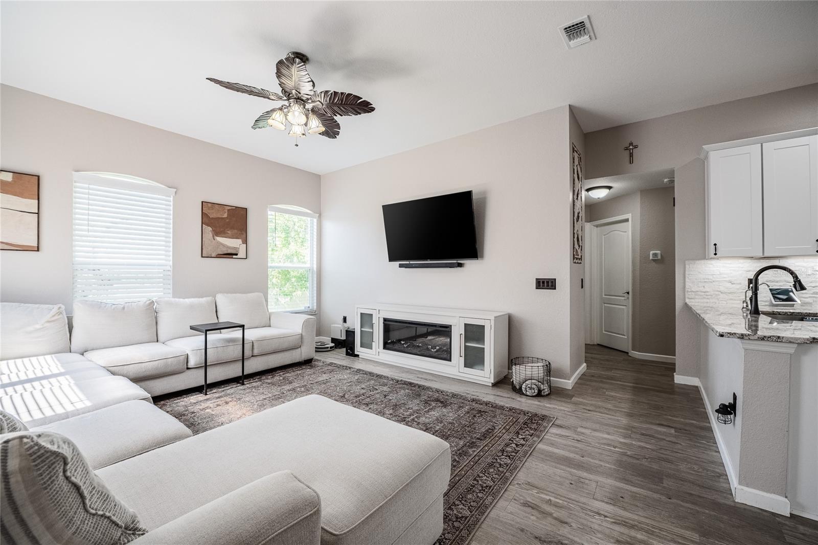 CHARLOMA - Residential