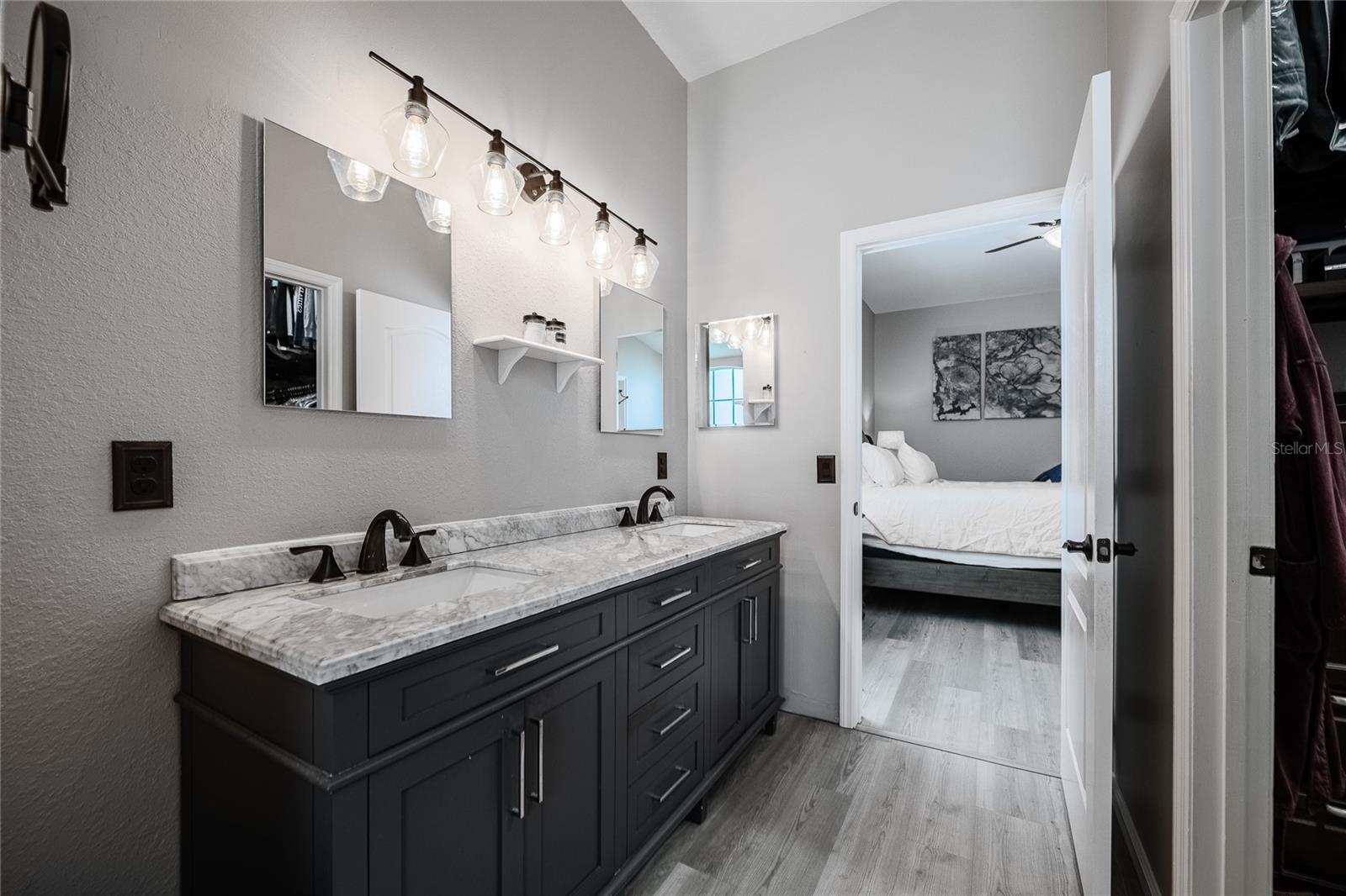 CHARLOMA - Residential