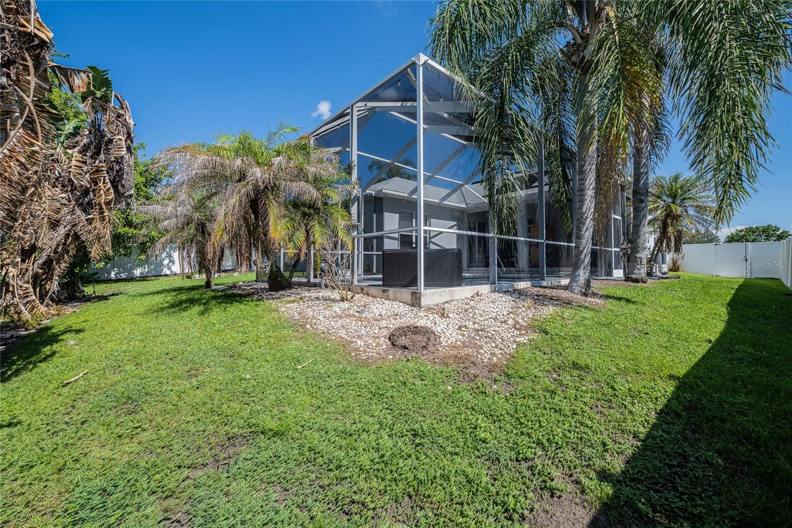 CHARLOMA - Residential