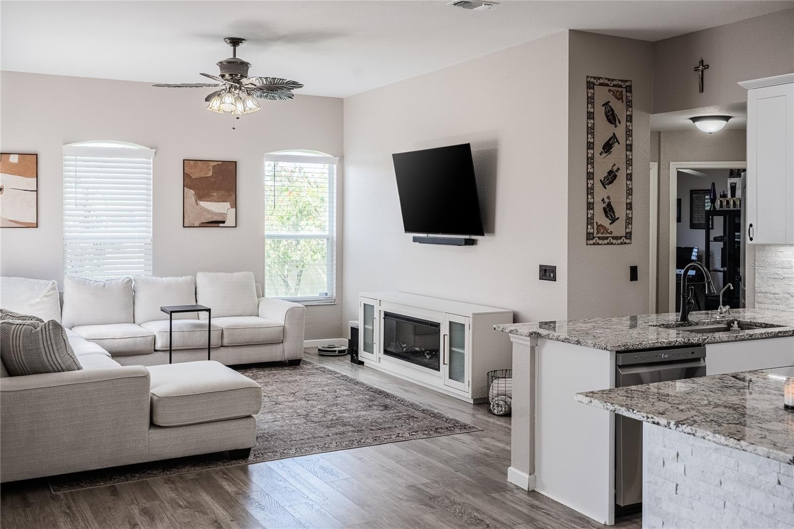 CHARLOMA - Residential