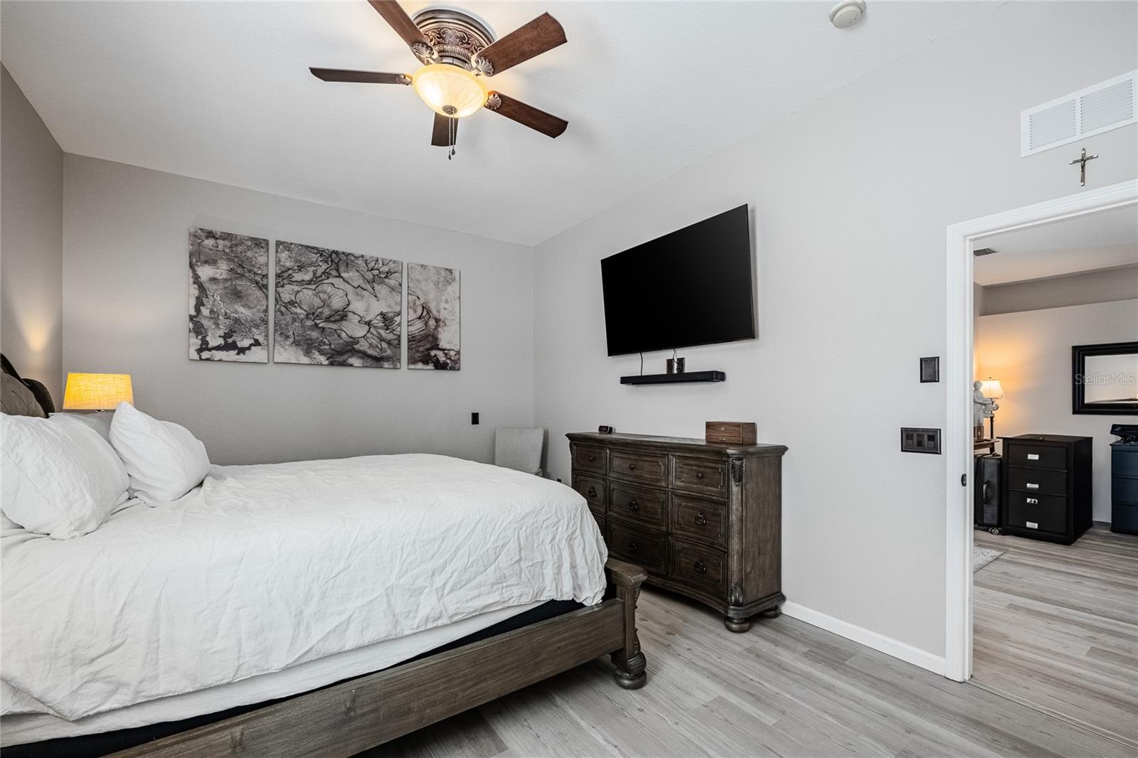 CHARLOMA - Residential