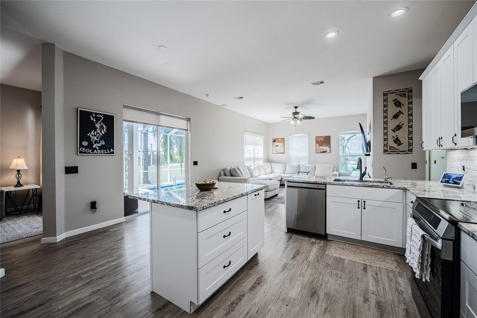 CHARLOMA - Residential