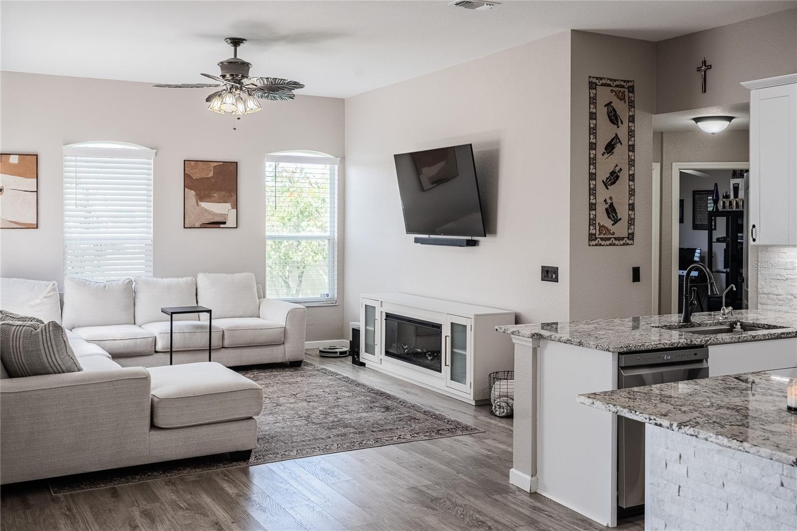 CHARLOMA - Residential