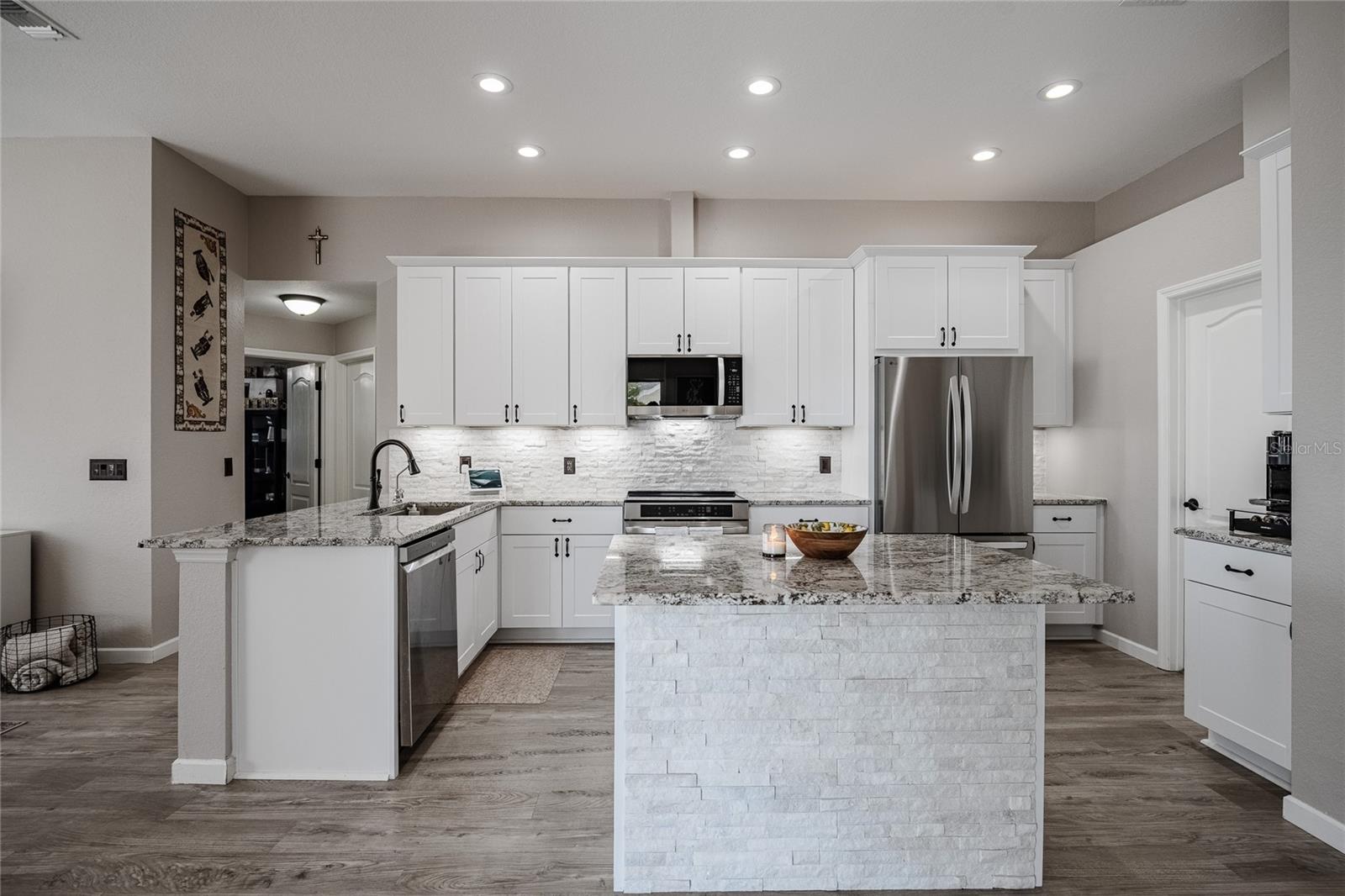 CHARLOMA - Residential