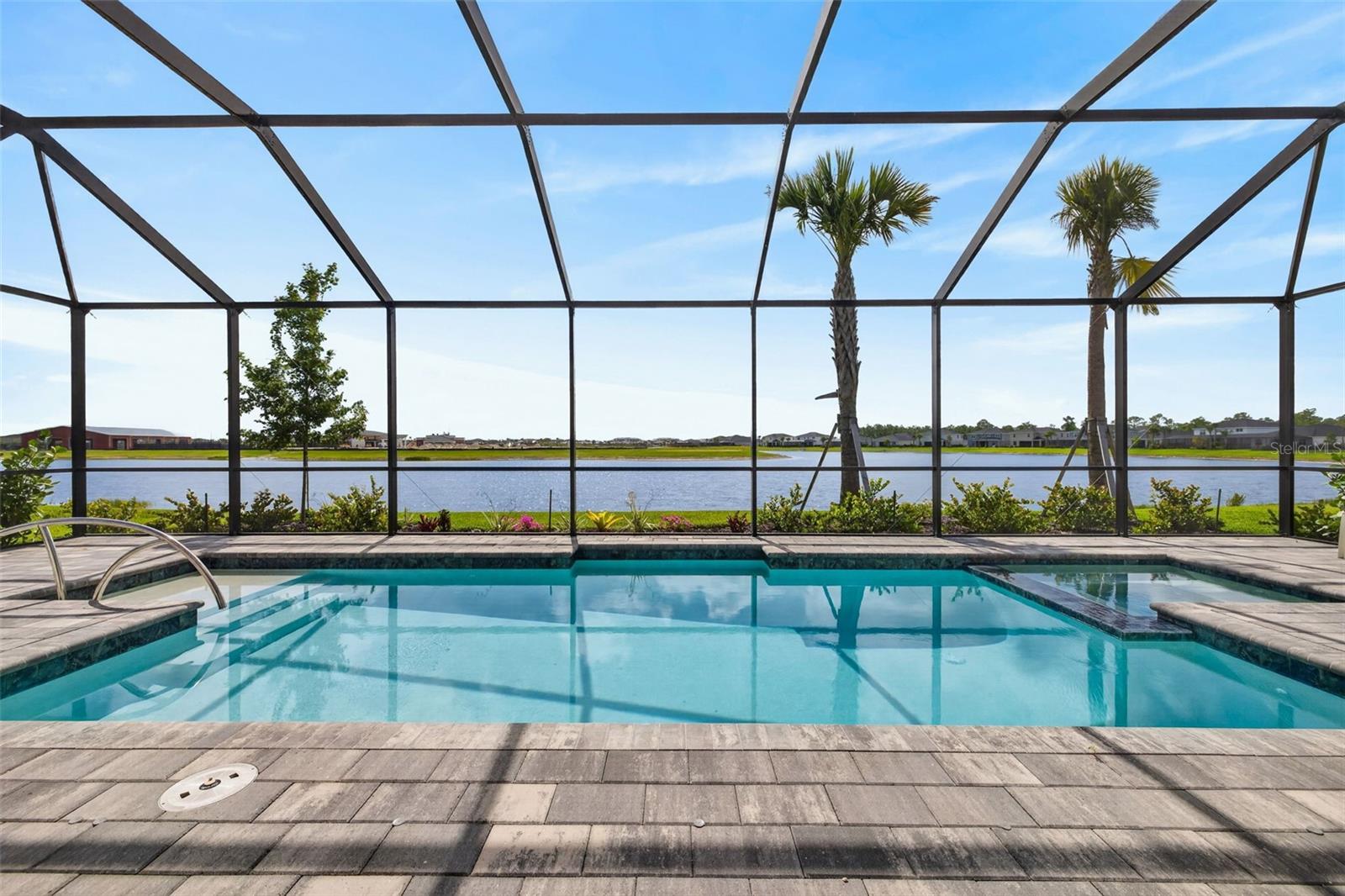 TUCKERS COVE - Residential