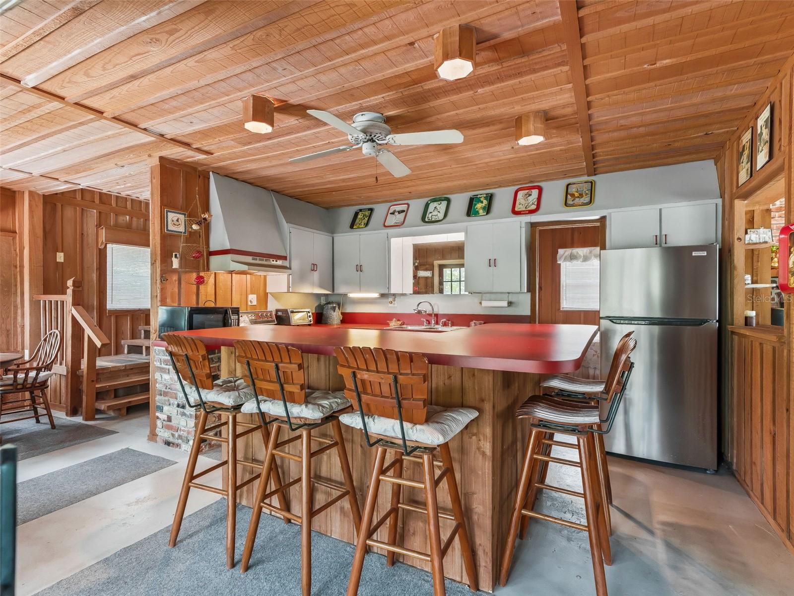 RIVER RETREATS - Residential