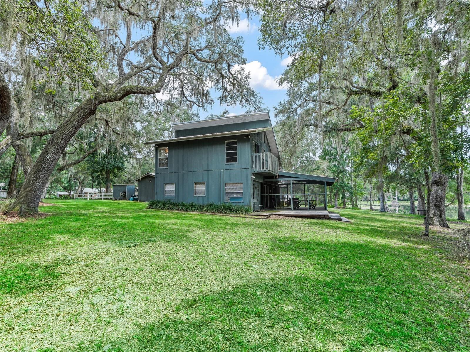RIVER RETREATS - Residential