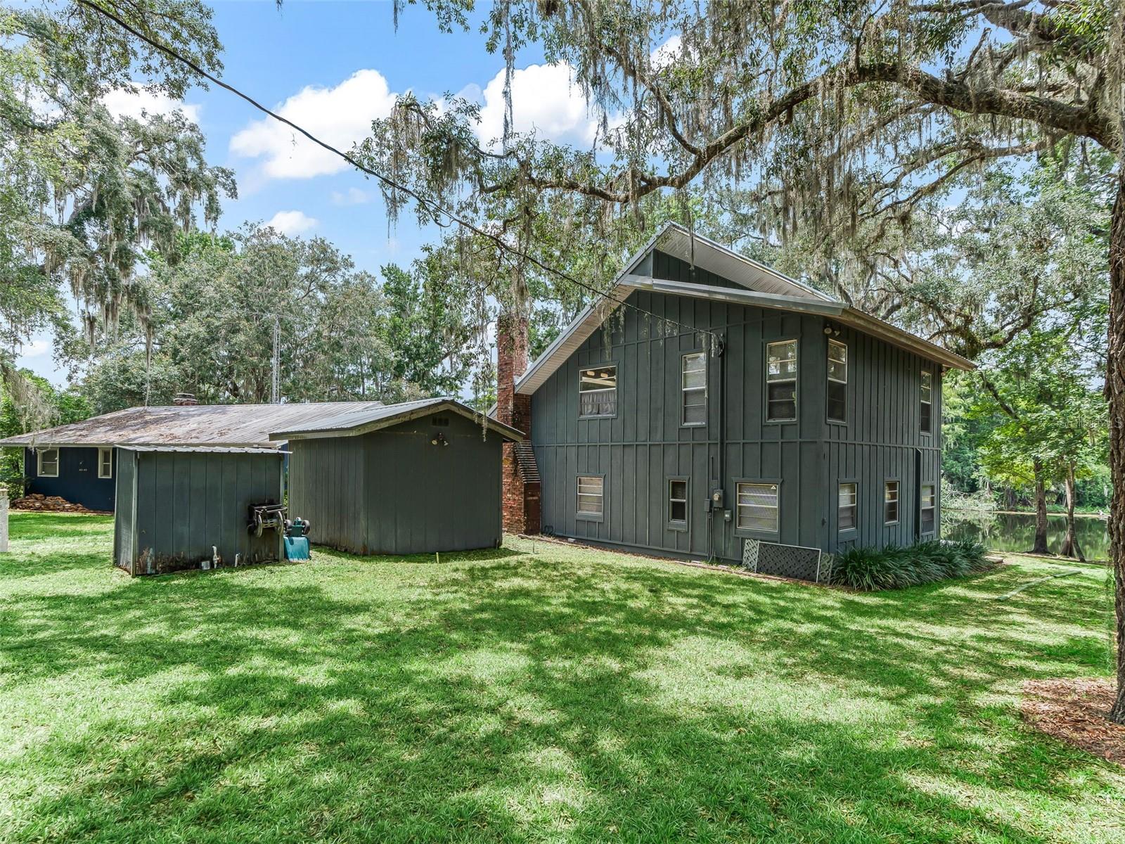 RIVER RETREATS - Residential