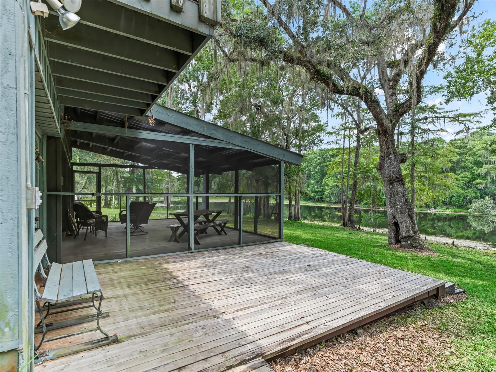 RIVER RETREATS - Residential
