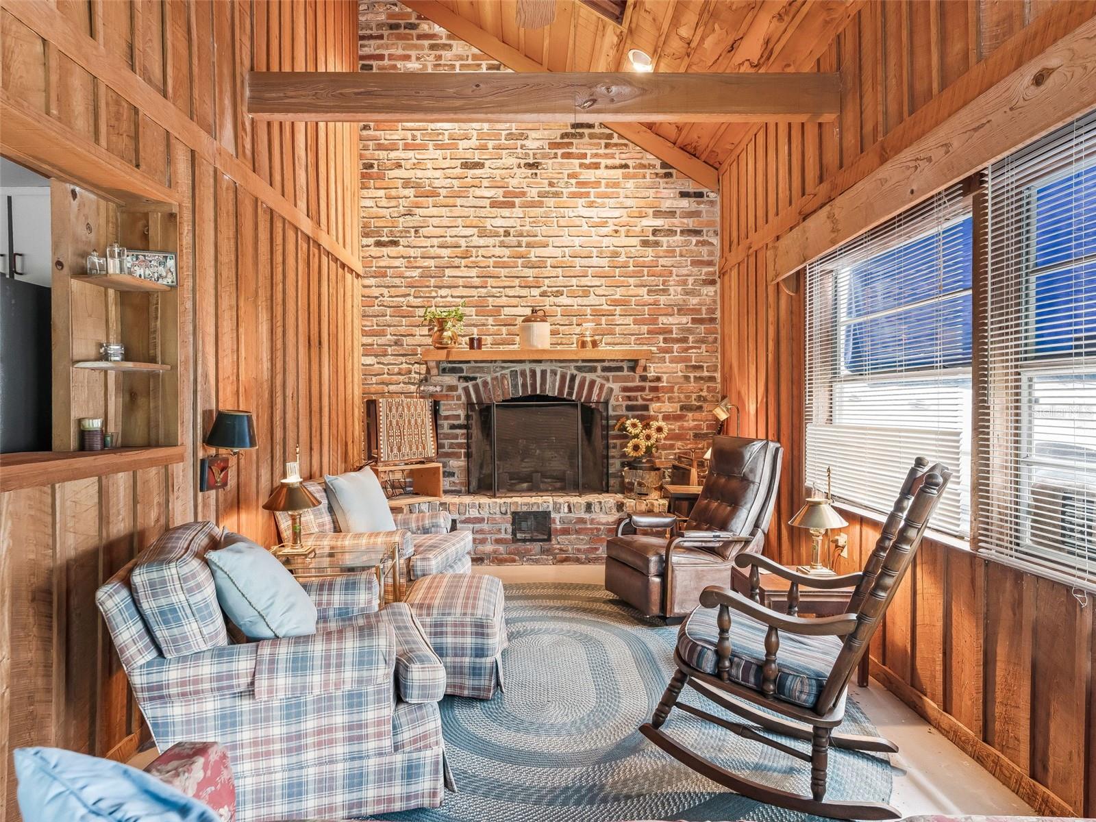 RIVER RETREATS - Residential