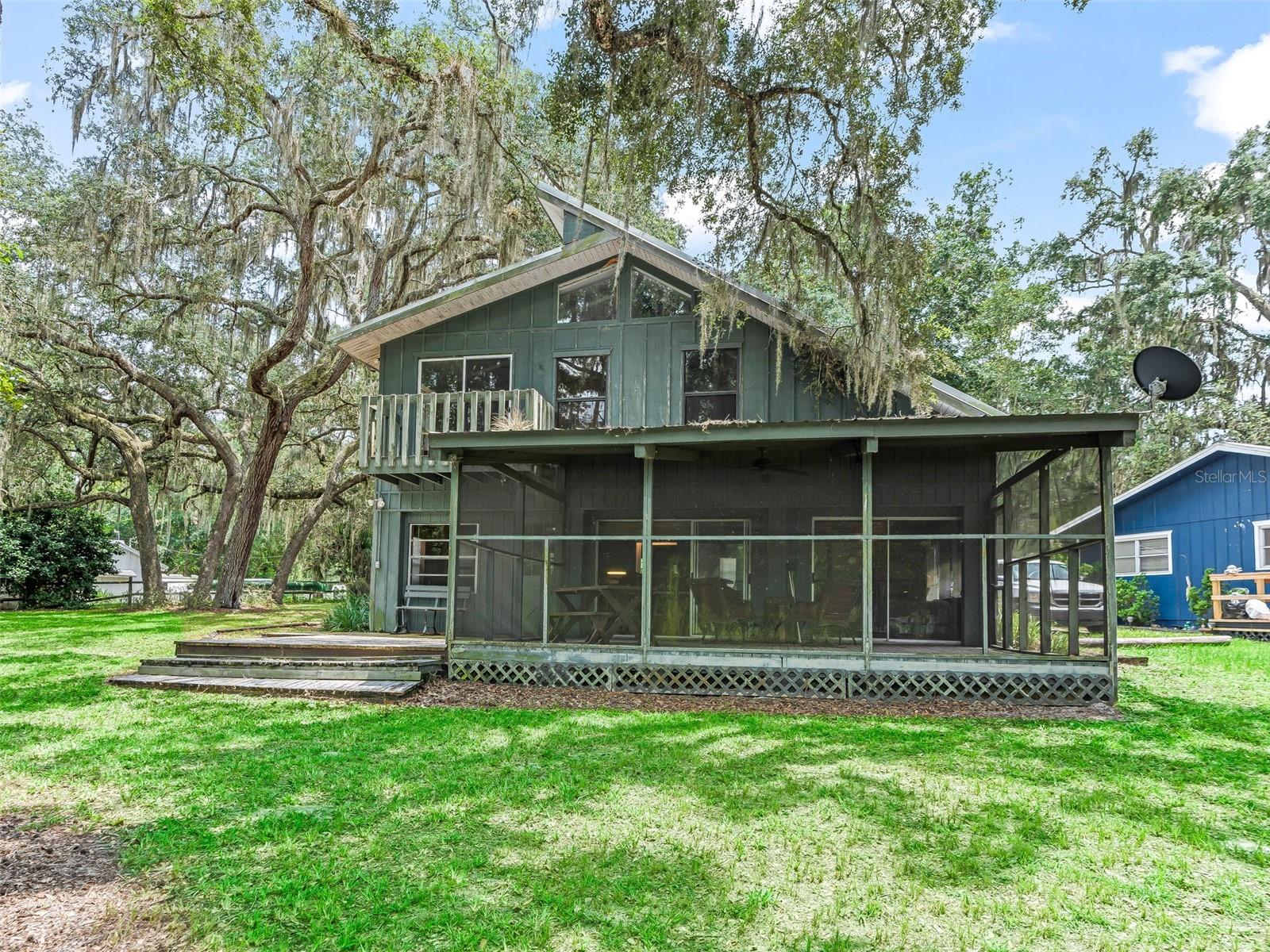 RIVER RETREATS - Residential