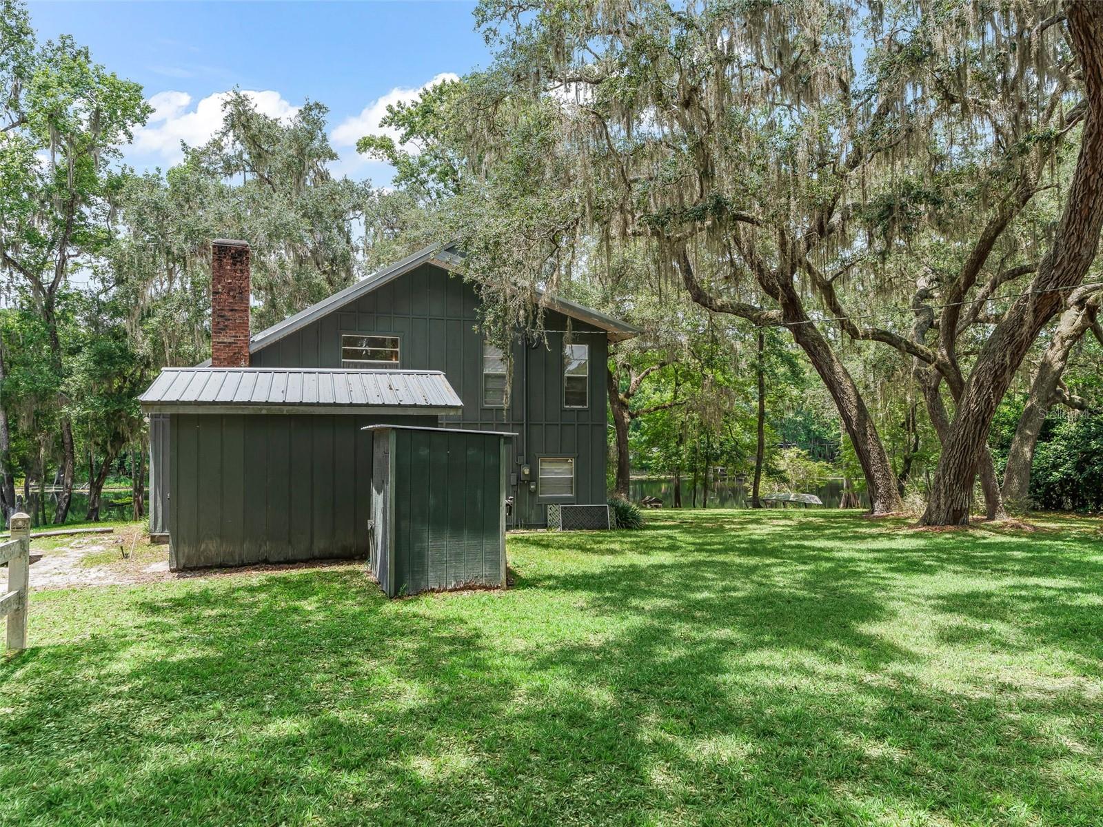 RIVER RETREATS - Residential