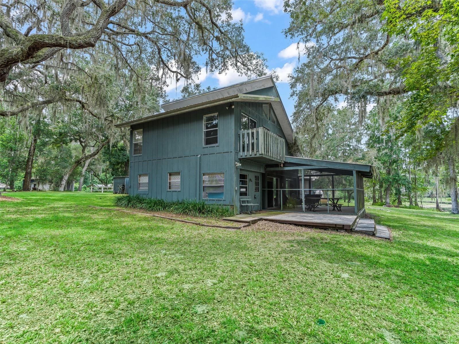 RIVER RETREATS - Residential