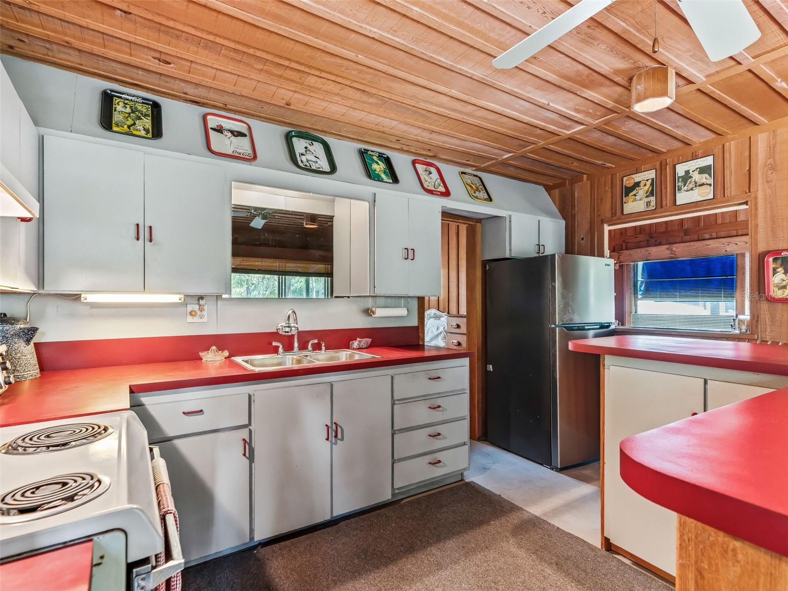 RIVER RETREATS - Residential