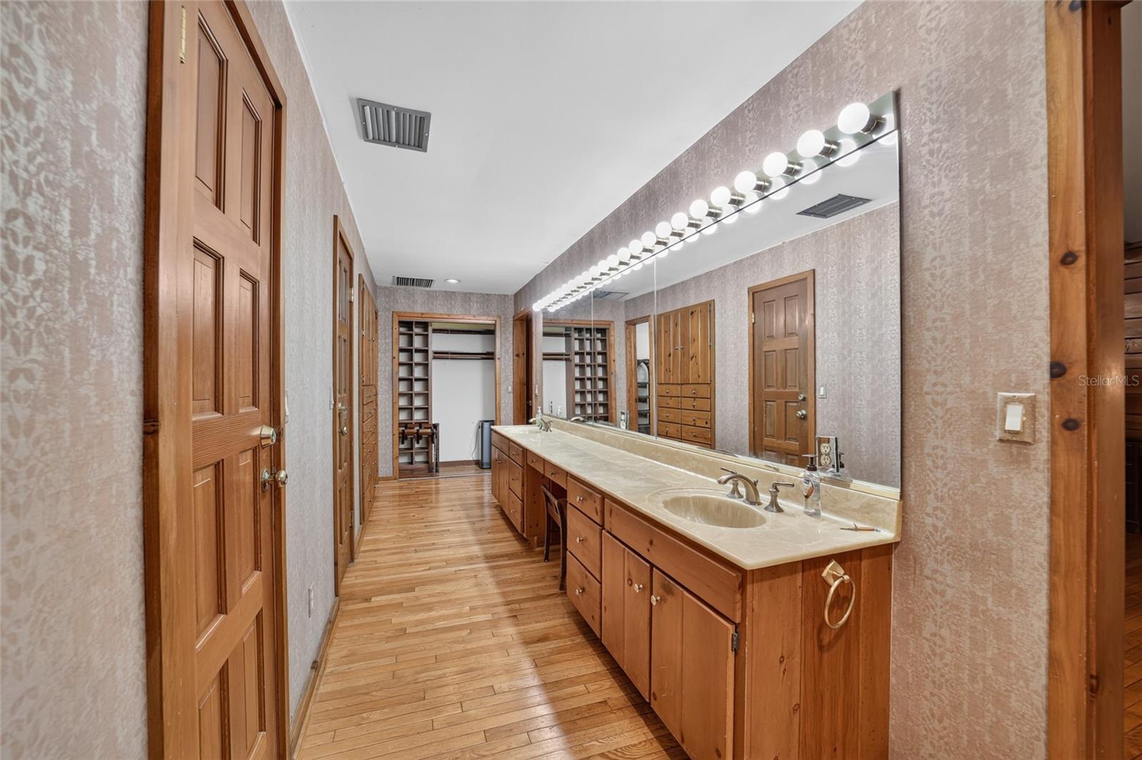 WOODRIDGE - Residential