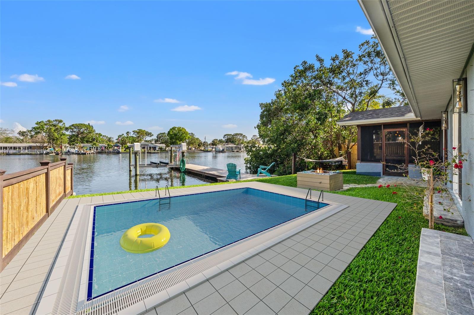 SUN-LIT SHORES - Residential