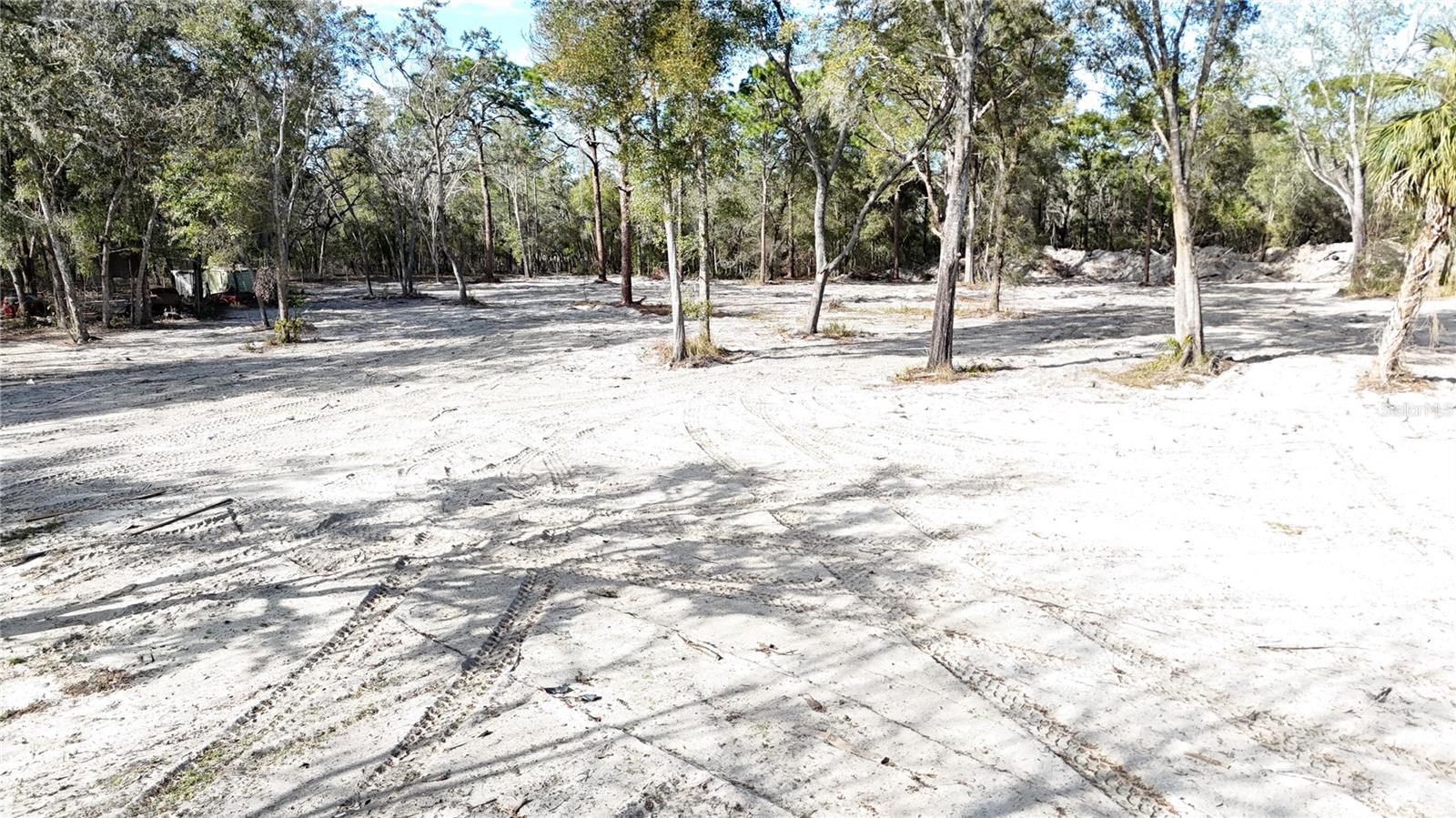 SHERWOOD FOREST UNREC - Land