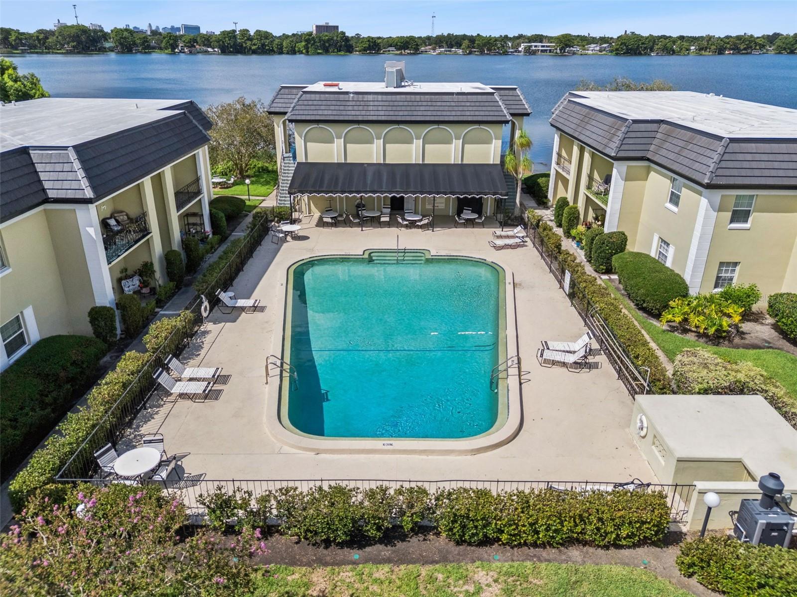 CHATEAUX DU LAC - Residential