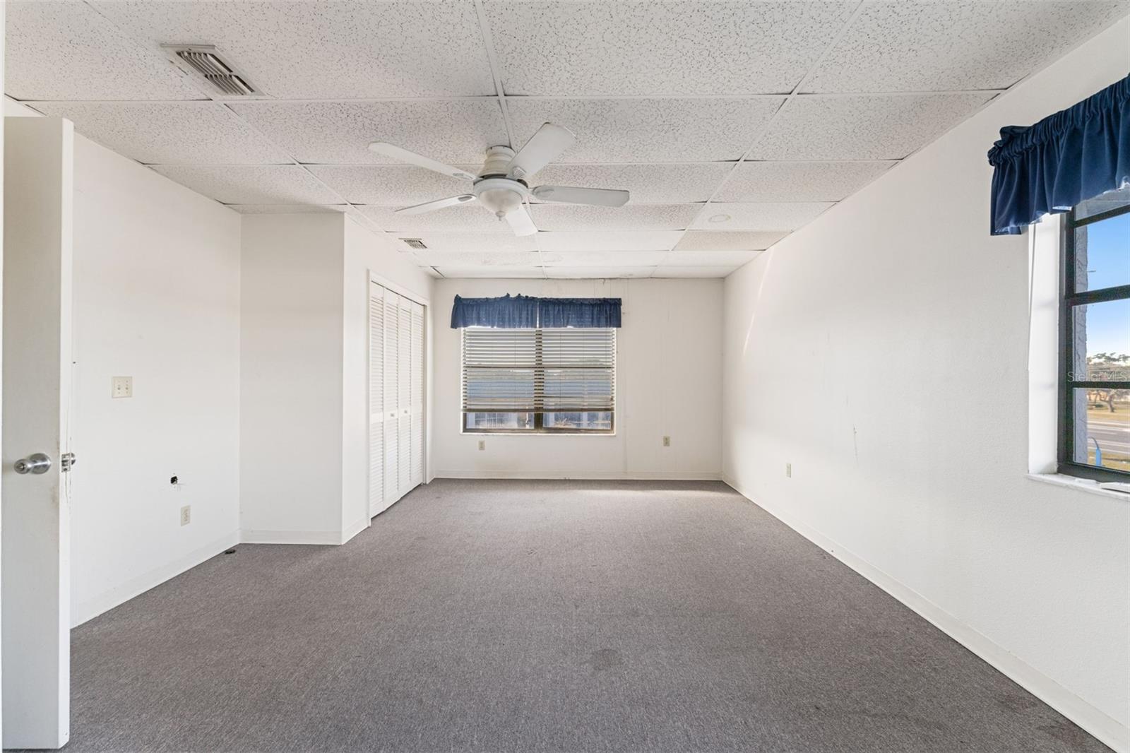 ACREAGE - Commercial Sale