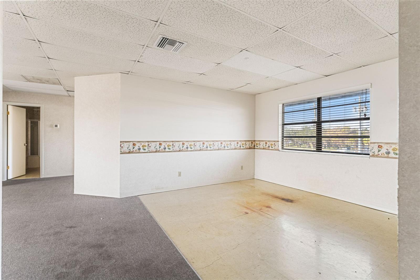 ACREAGE - Commercial Sale
