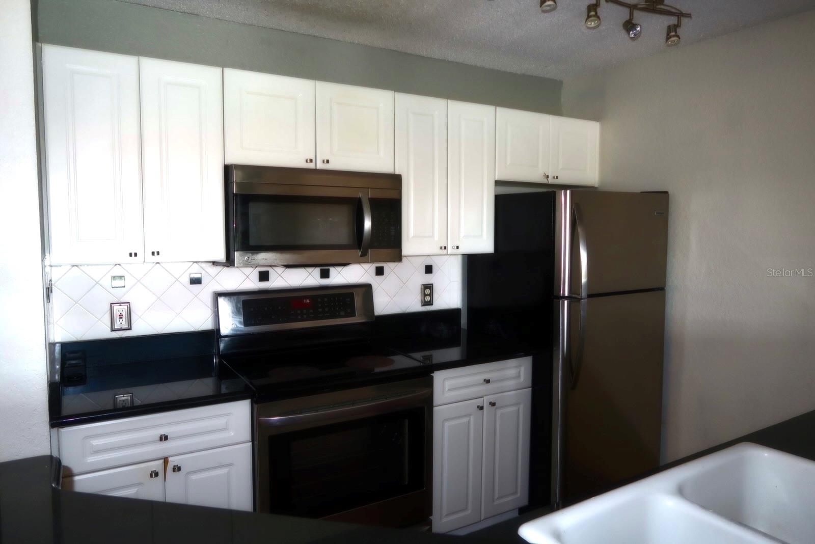 THE ENCLAVE AT RICHMOND PLACE - Residential