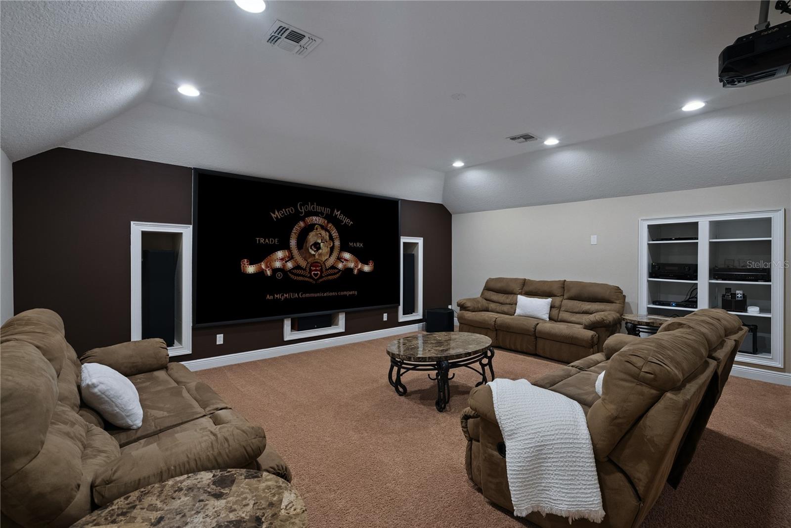 BANYAN POINTE - Residential