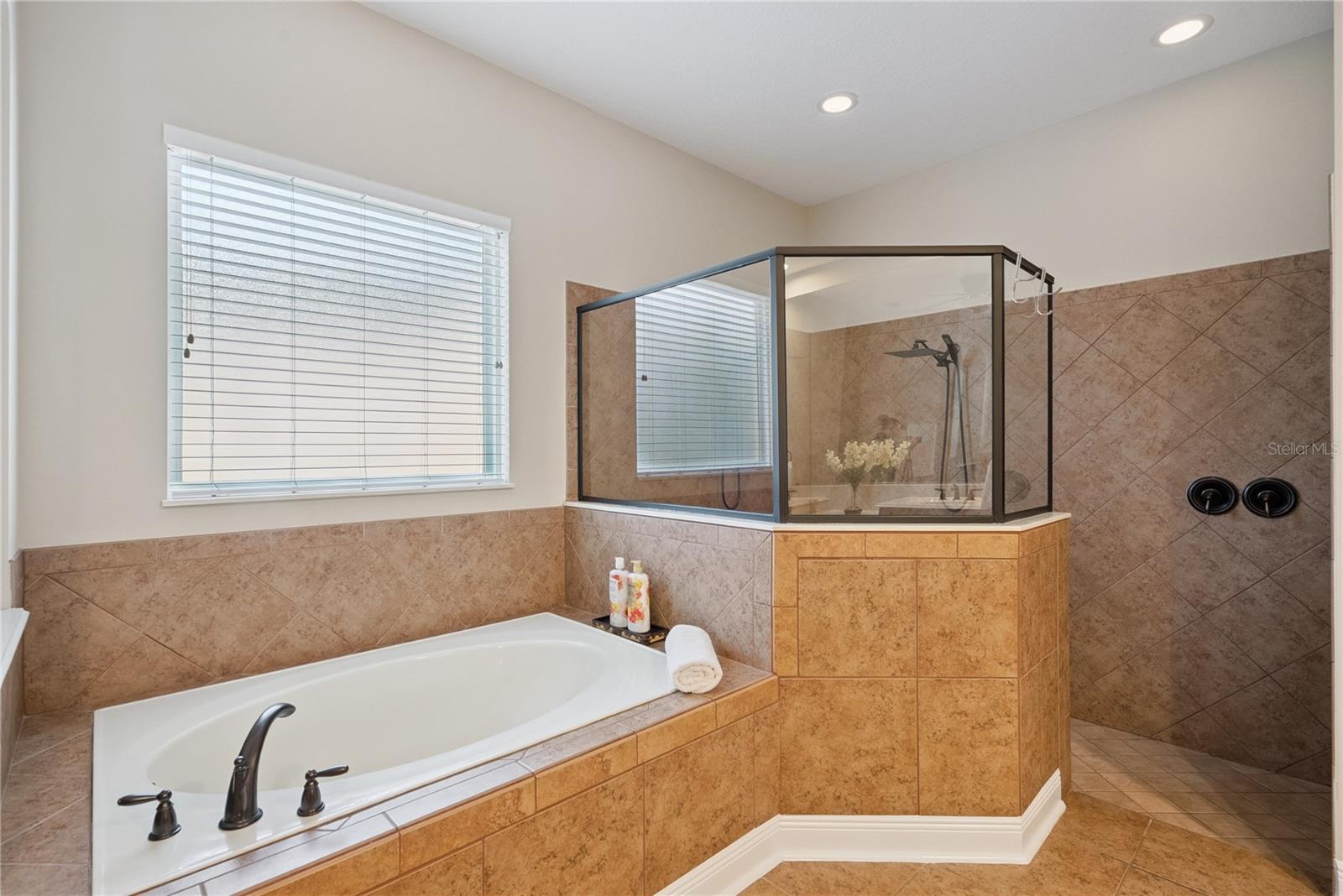 BANYAN POINTE - Residential