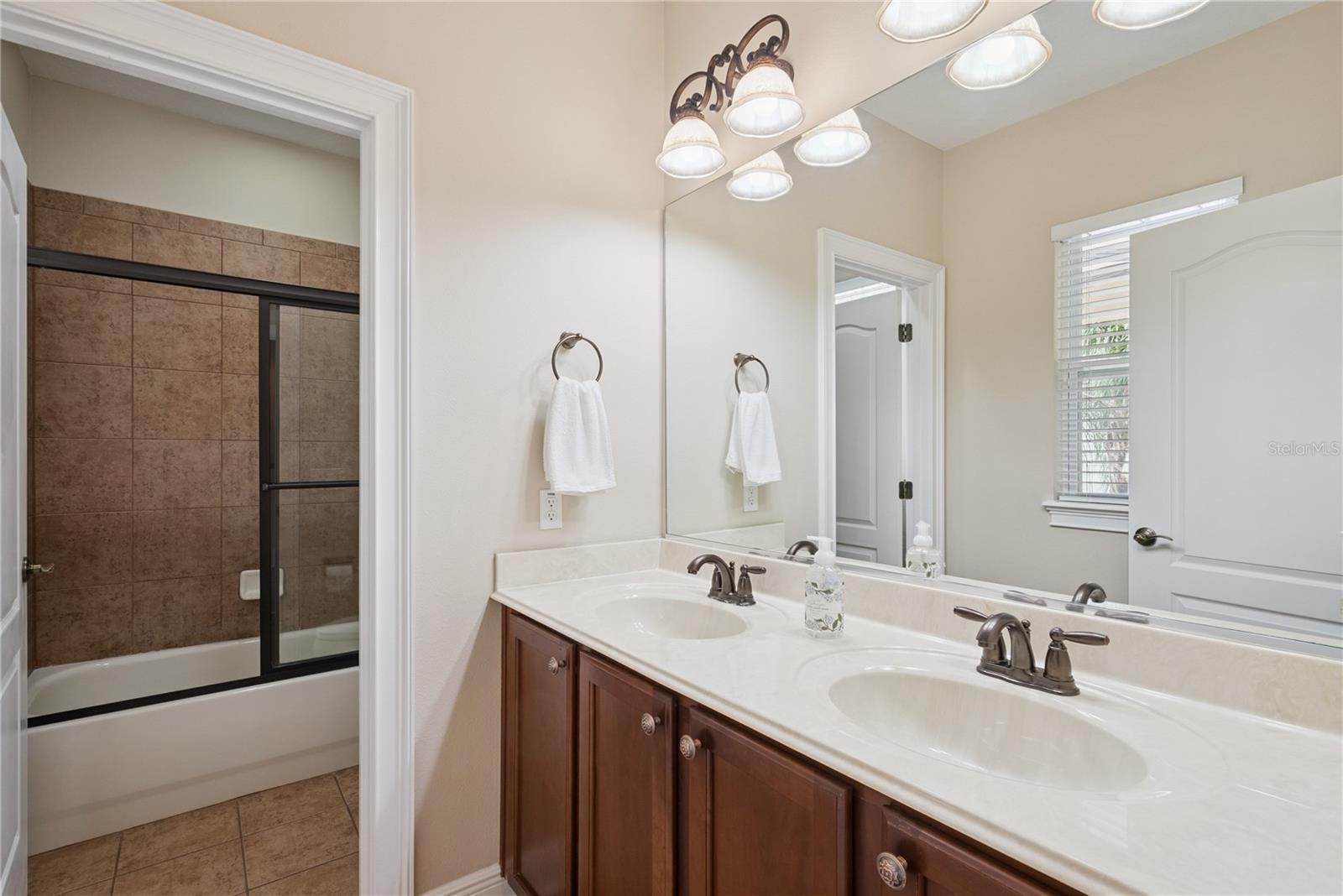 BANYAN POINTE - Residential