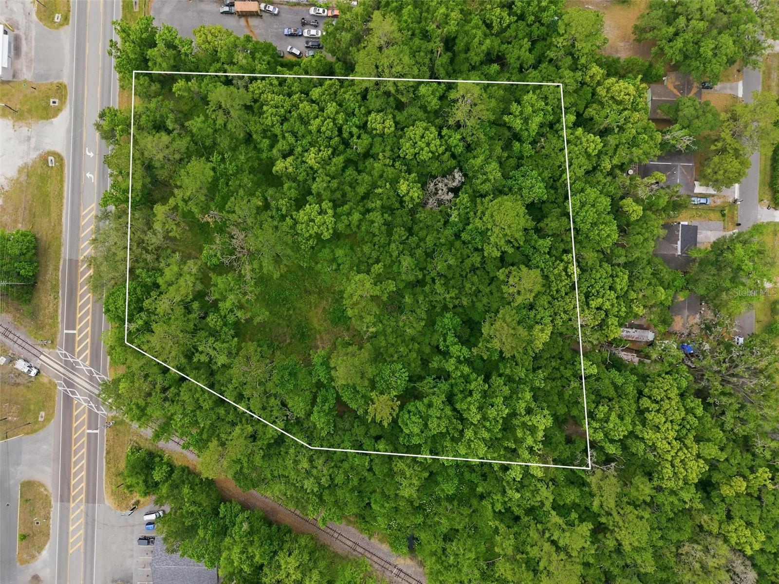 Buildable 1.86 acre lot zoned City. Close to everything!! Shoppes, restaurants, hospitals, schools...everything!! Less than 10 minutes to kayaking, paddle-boarding, and swimming with the manatees in the clear Weeki Wachee River or enjoying a day at Buccaneer Bay Water Park!! 15 minutes to the sunsets at Pine Island, boating and fishing!! Less than 10 minutes to the Suncoast Parkway for quick and easy access to Tampa International Airport and for all the fun that Tampa Bay has to offer!! 1 hour + to TOP US BEACHES!! 1.5 hours to Disney World and Universal Studios and all the theme parks!!