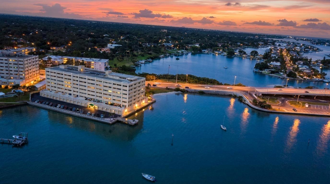 HARBOUR  CLUB CONDO NO 3 - Residential