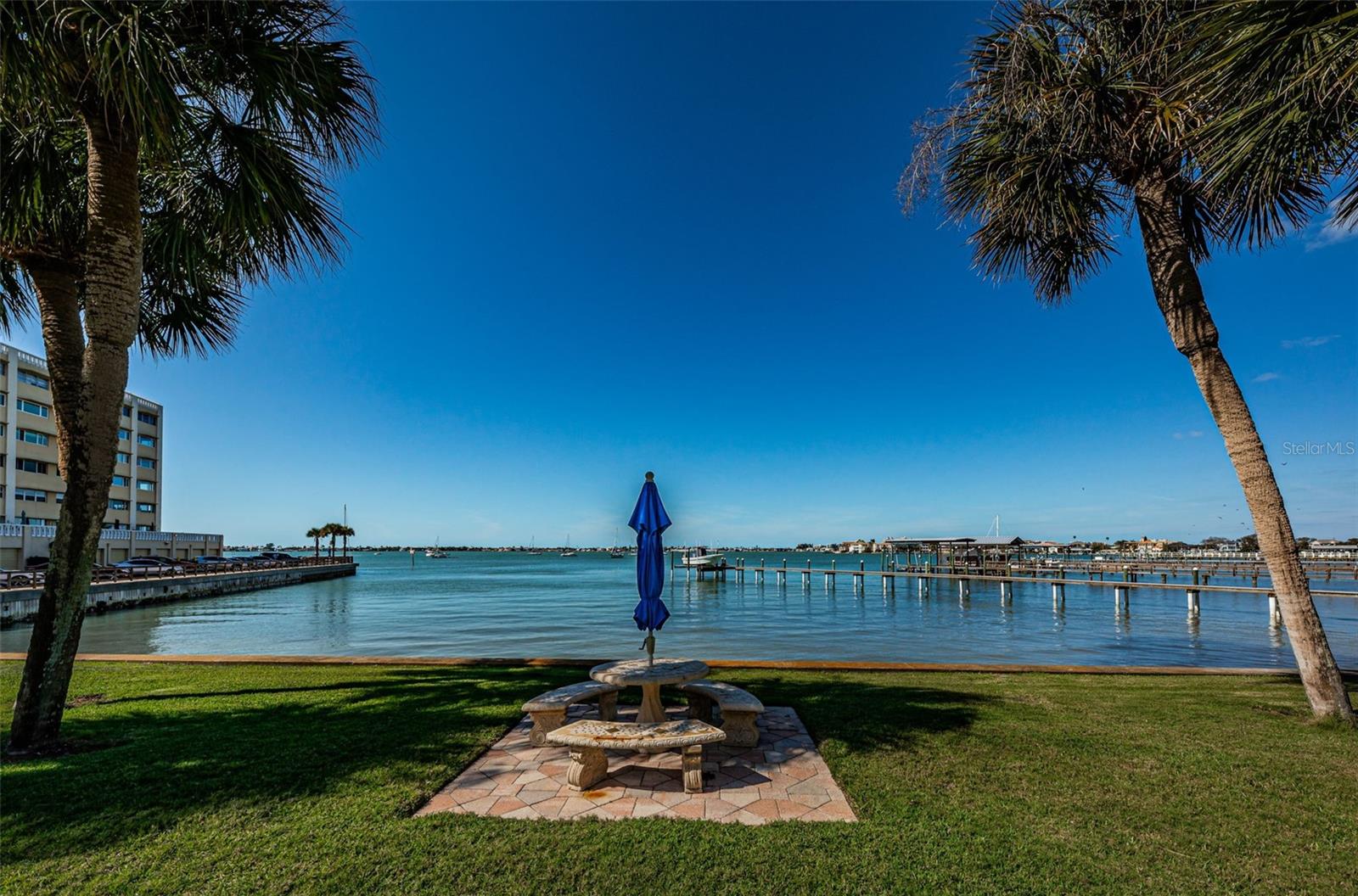 HARBOUR  CLUB CONDO NO 3 - Residential
