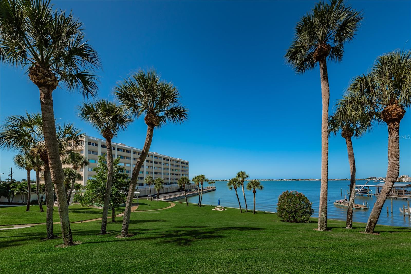 HARBOUR  CLUB CONDO NO 3 - Residential