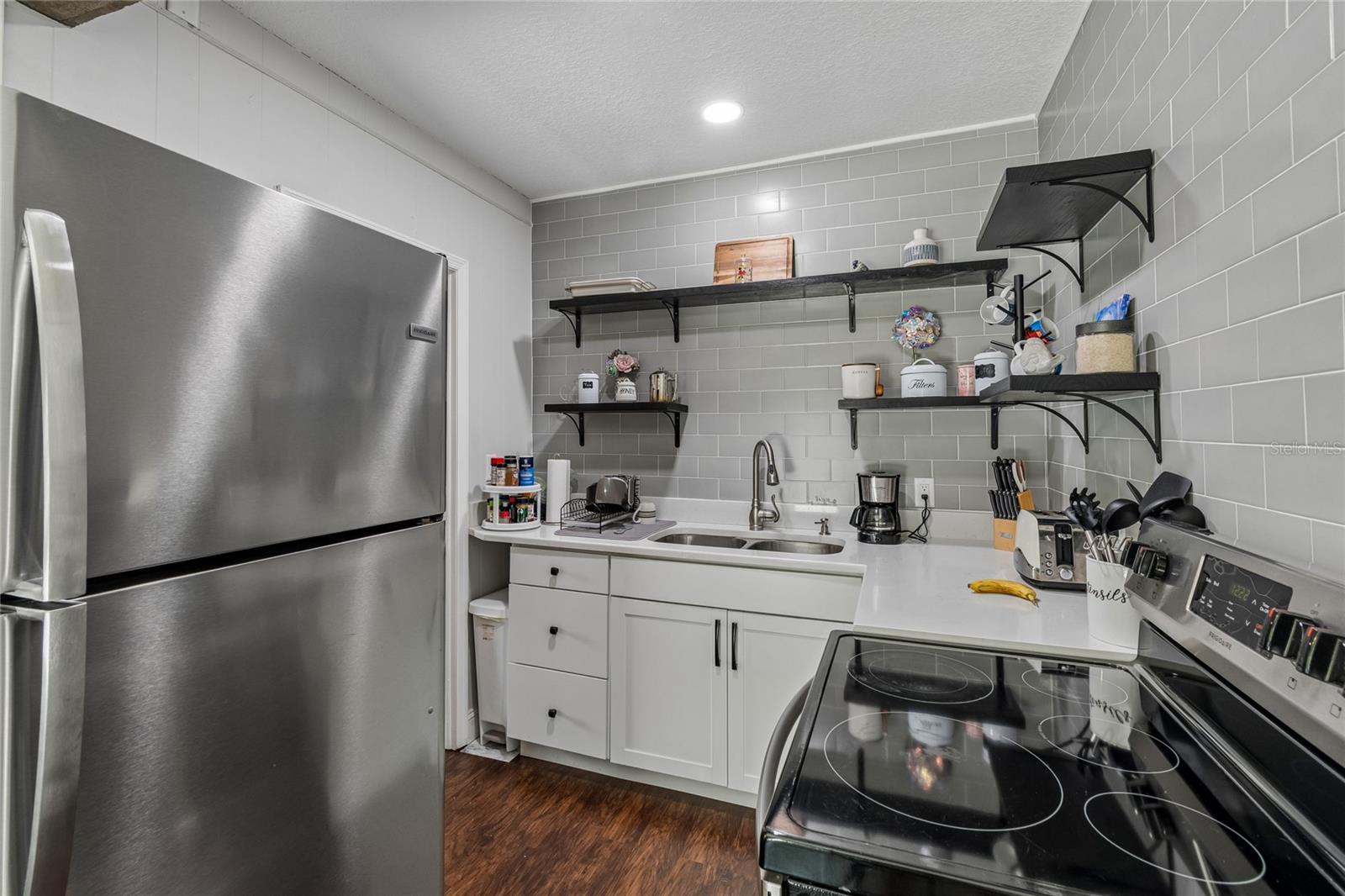CORNETT WOODS - Residential