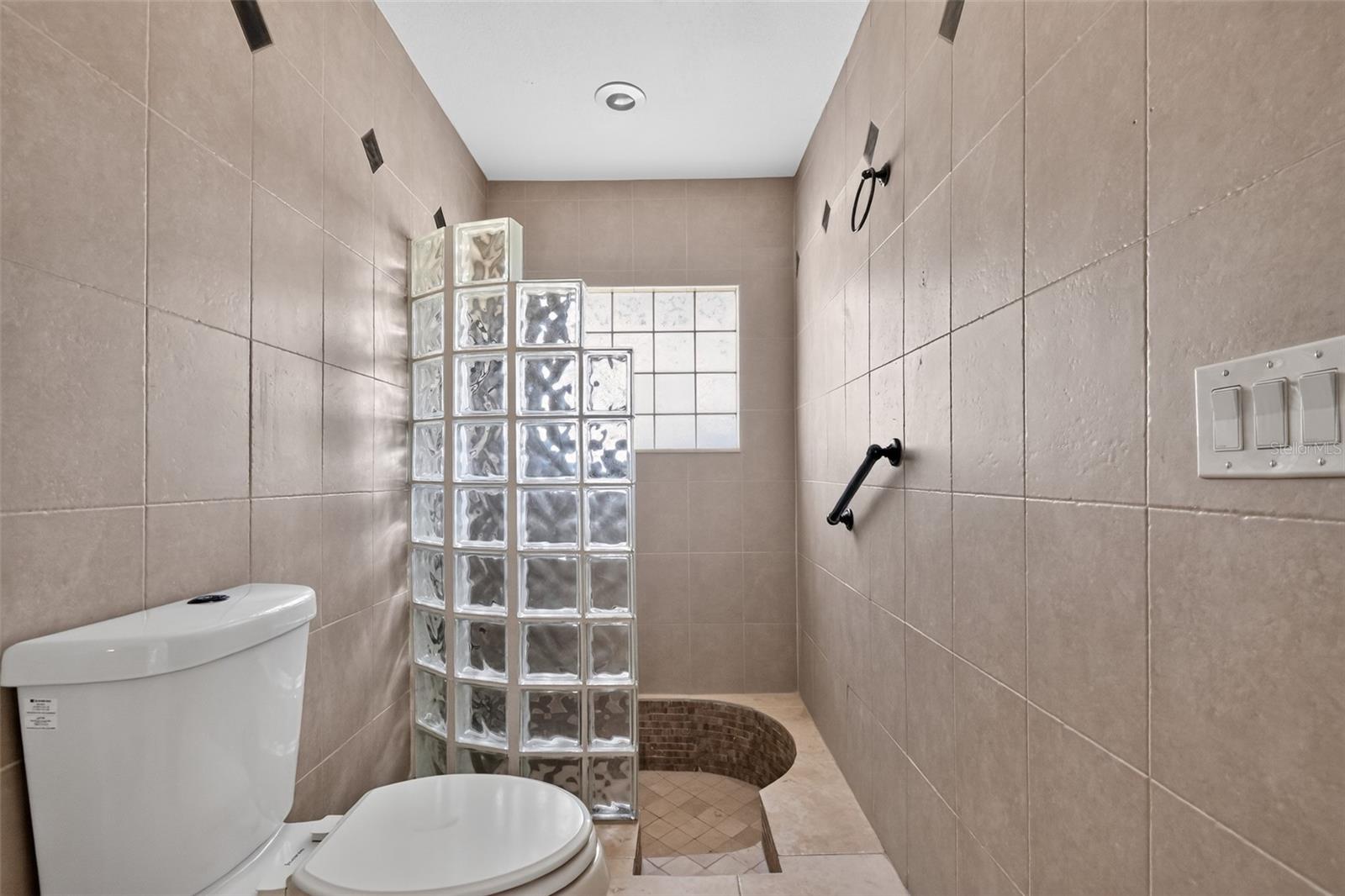FOX LAKE MANOR UNIT NO 1 - Residential
