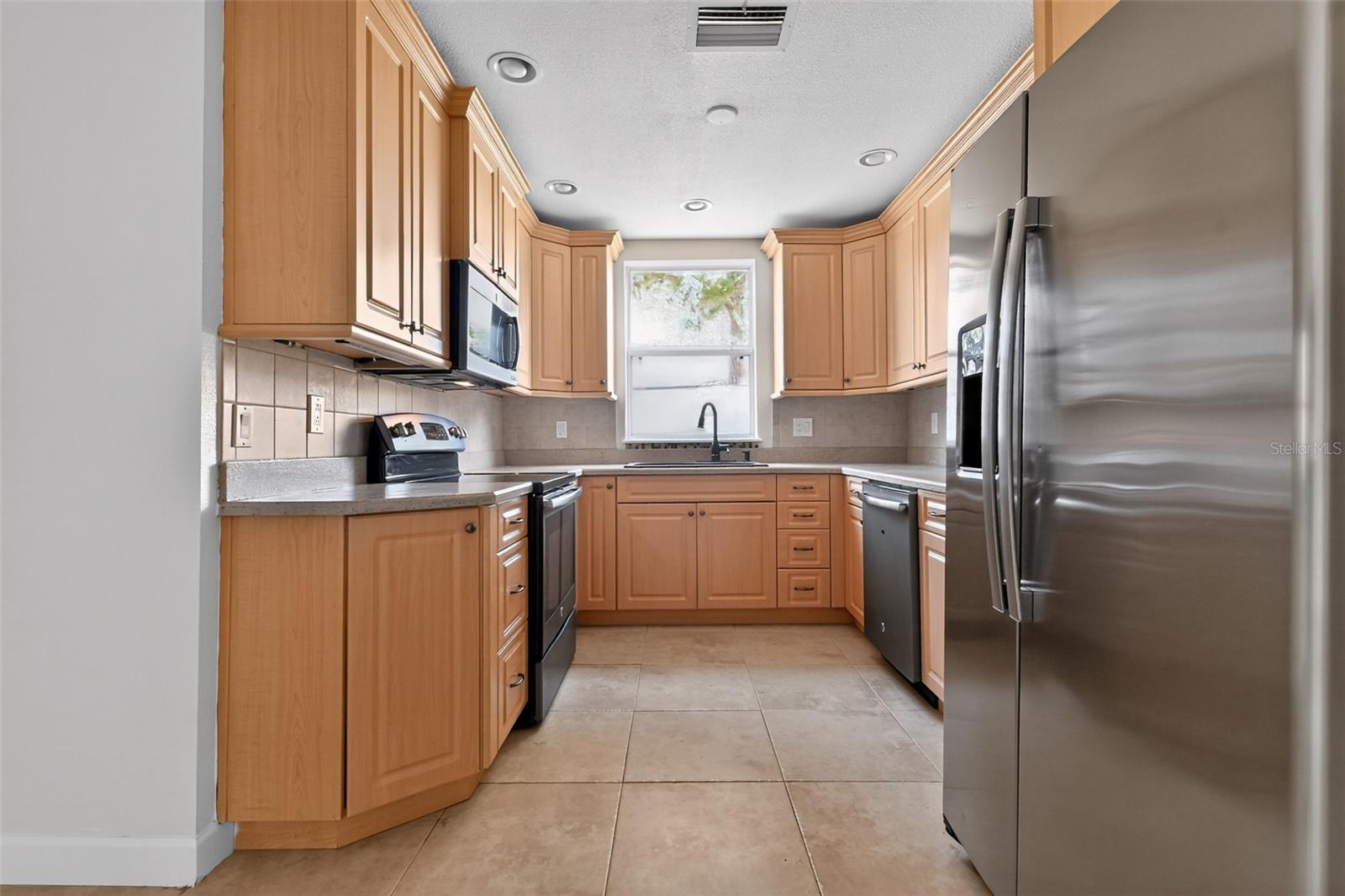 FOX LAKE MANOR UNIT NO 1 - Residential