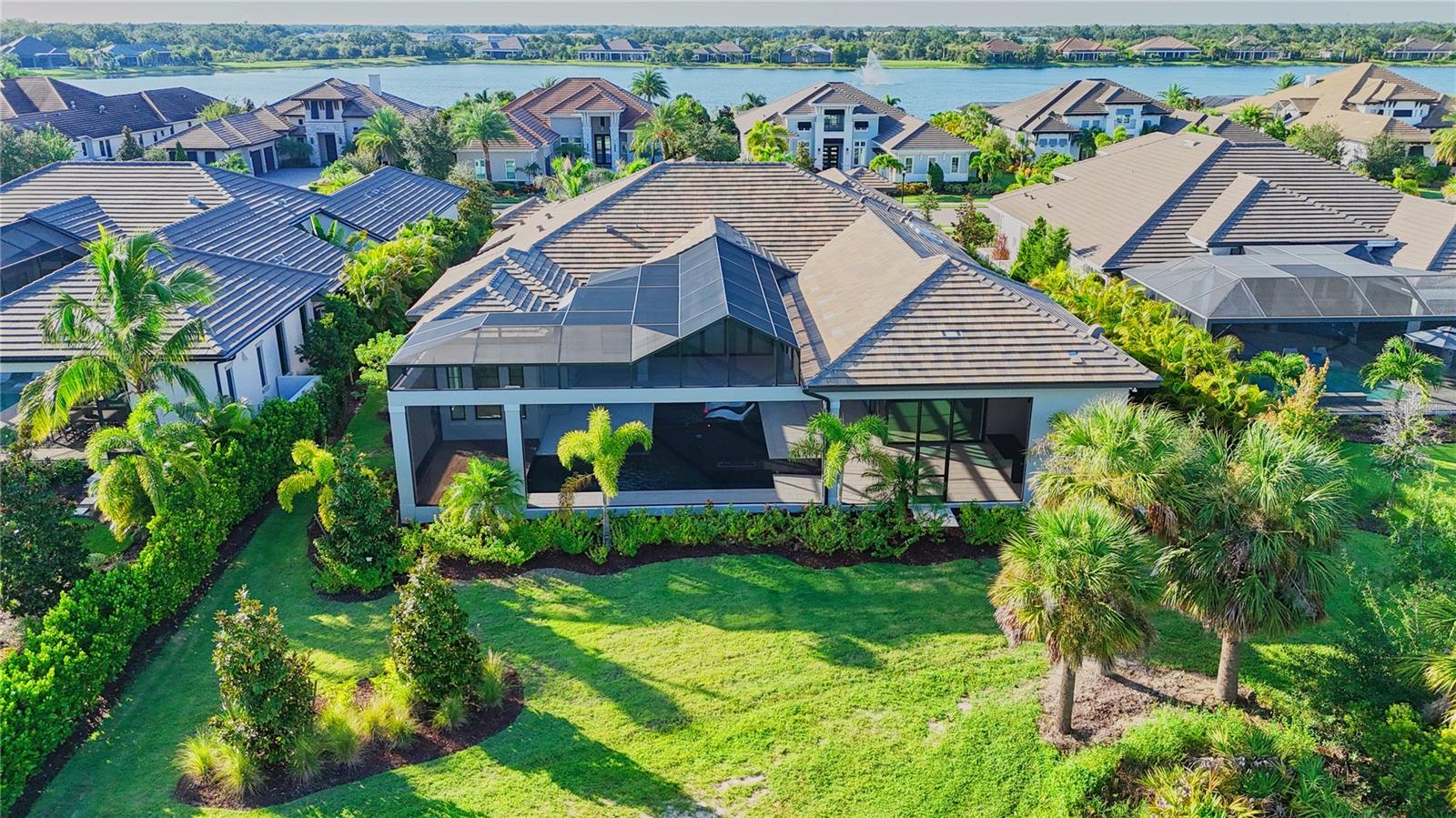 LAKE CLUB - Residential