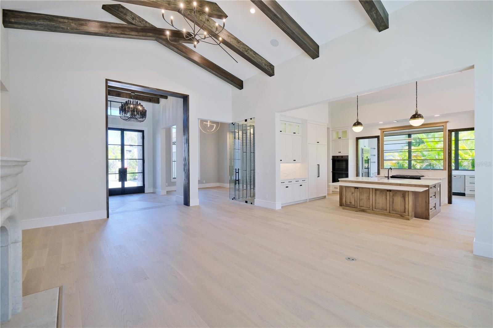 LAKE CLUB - Residential