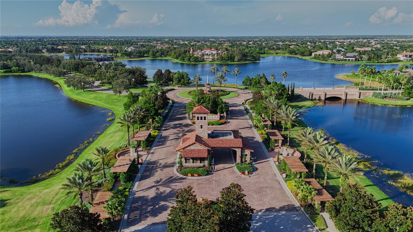 LAKE CLUB - Residential