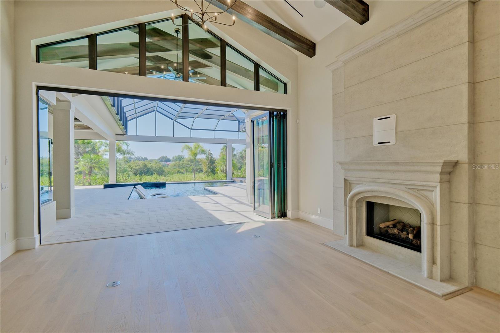 LAKE CLUB - Residential