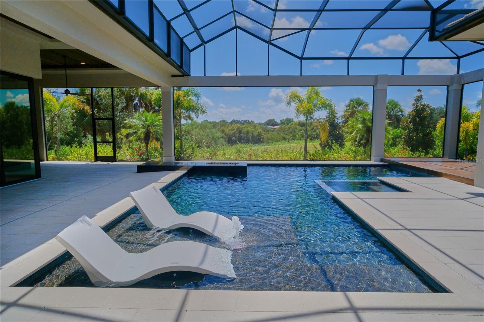 LAKE CLUB - Residential