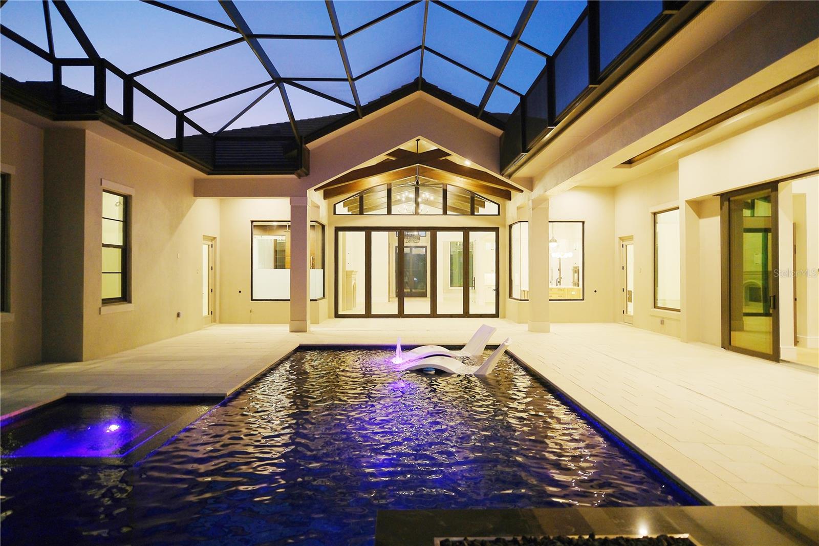 LAKE CLUB - Residential