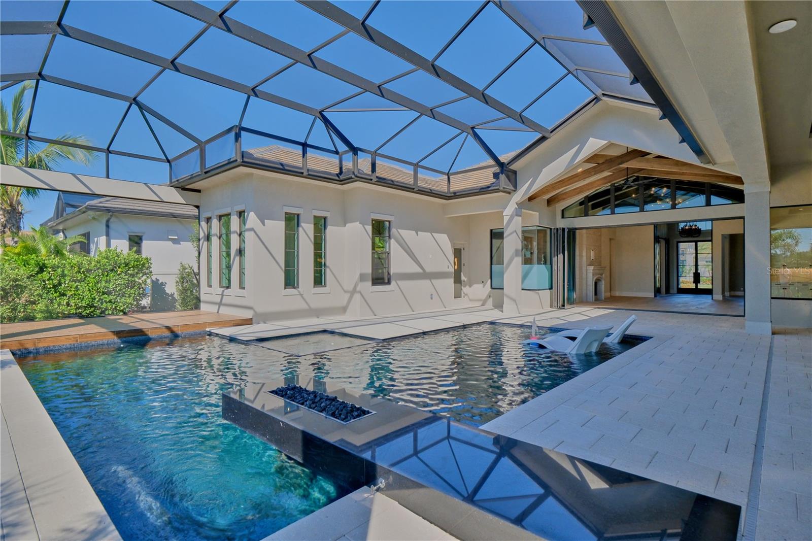LAKE CLUB - Residential