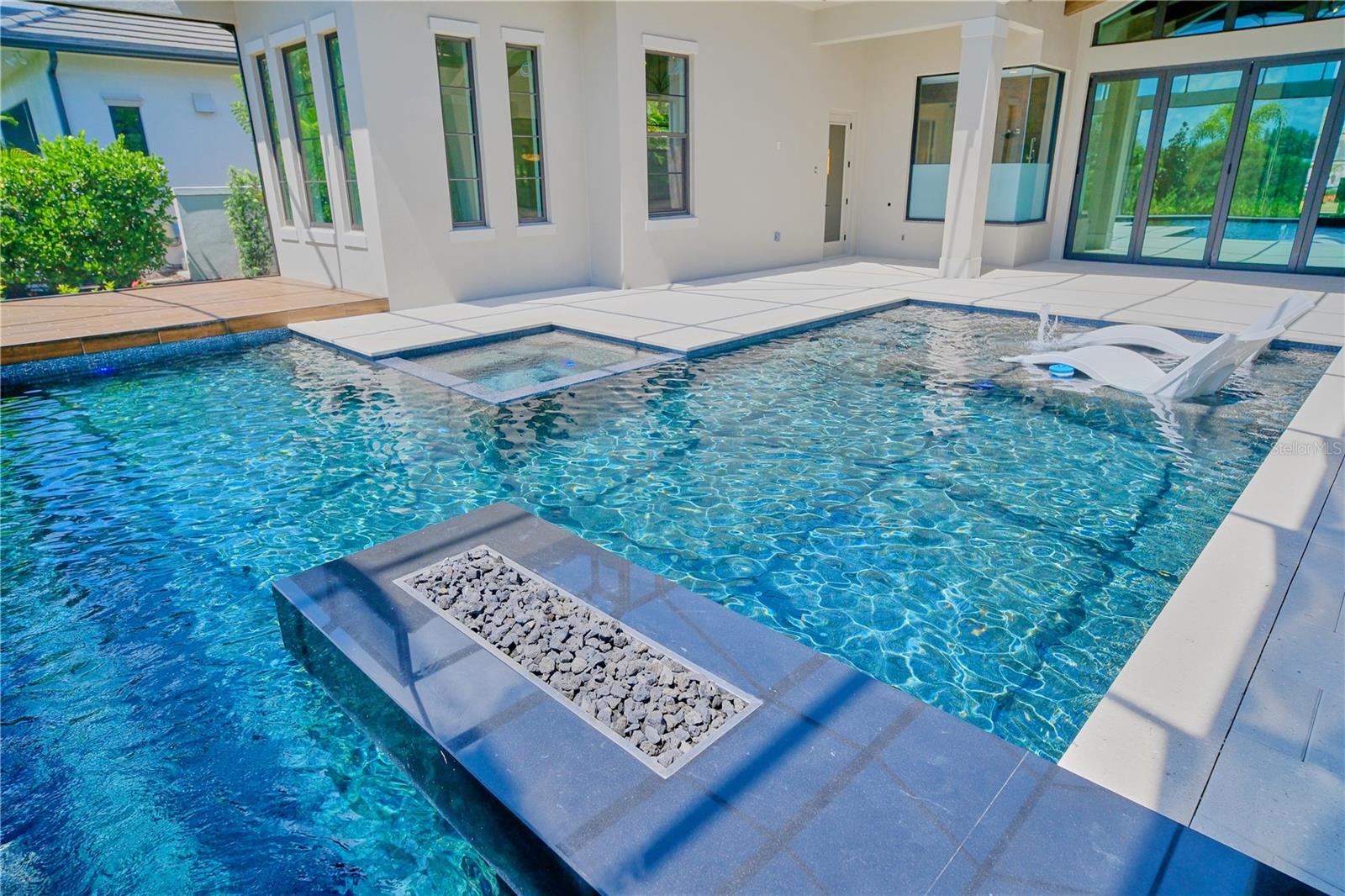 LAKE CLUB - Residential